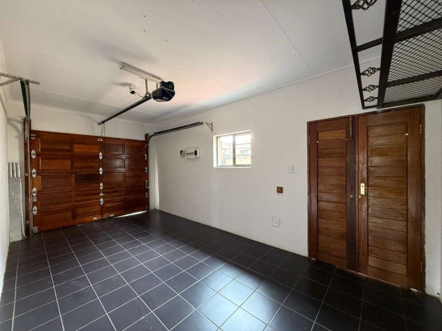 To Let 2 Bedroom Property for Rent in Xanadu North West